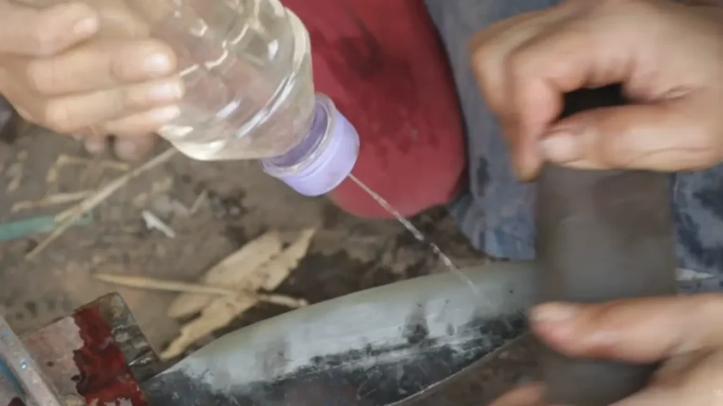 การขัดผิวมีดตอก