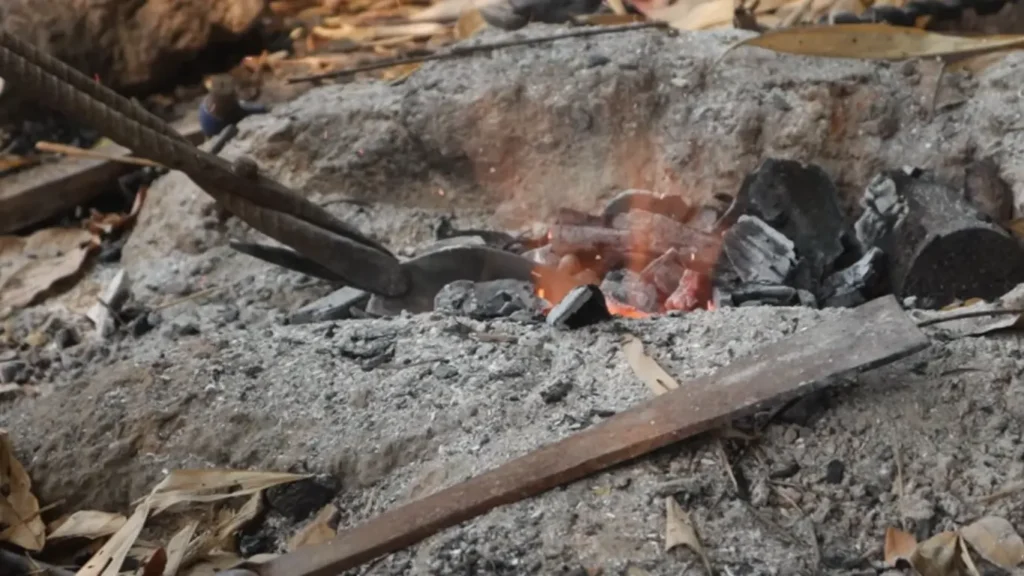 การเผามีดบาร์เลื่อยก่อนชุบ