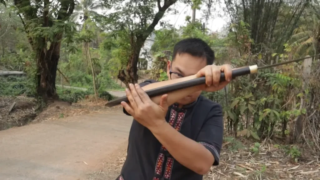 ด้ามมีดตอกที่ผ่านการเคลือบผิวด้วยขี้ผึ้ง