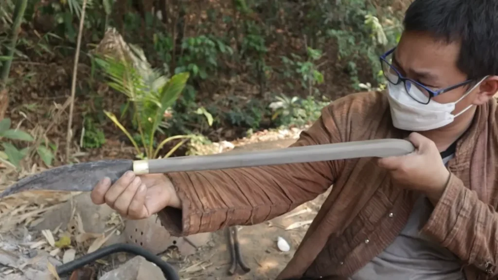 การเข้าด้ามตีมีดตอกจากบาร์เลื่อย